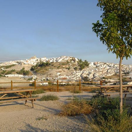 Hostal Los Claveles Baena Luaran gambar