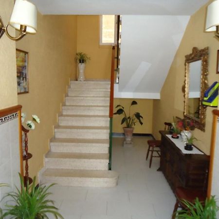 Hostal Los Claveles Baena Luaran gambar