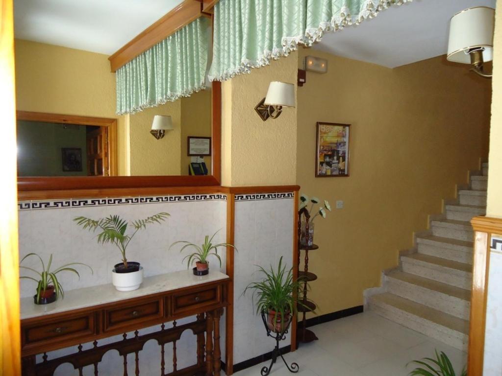Hostal Los Claveles Baena Luaran gambar