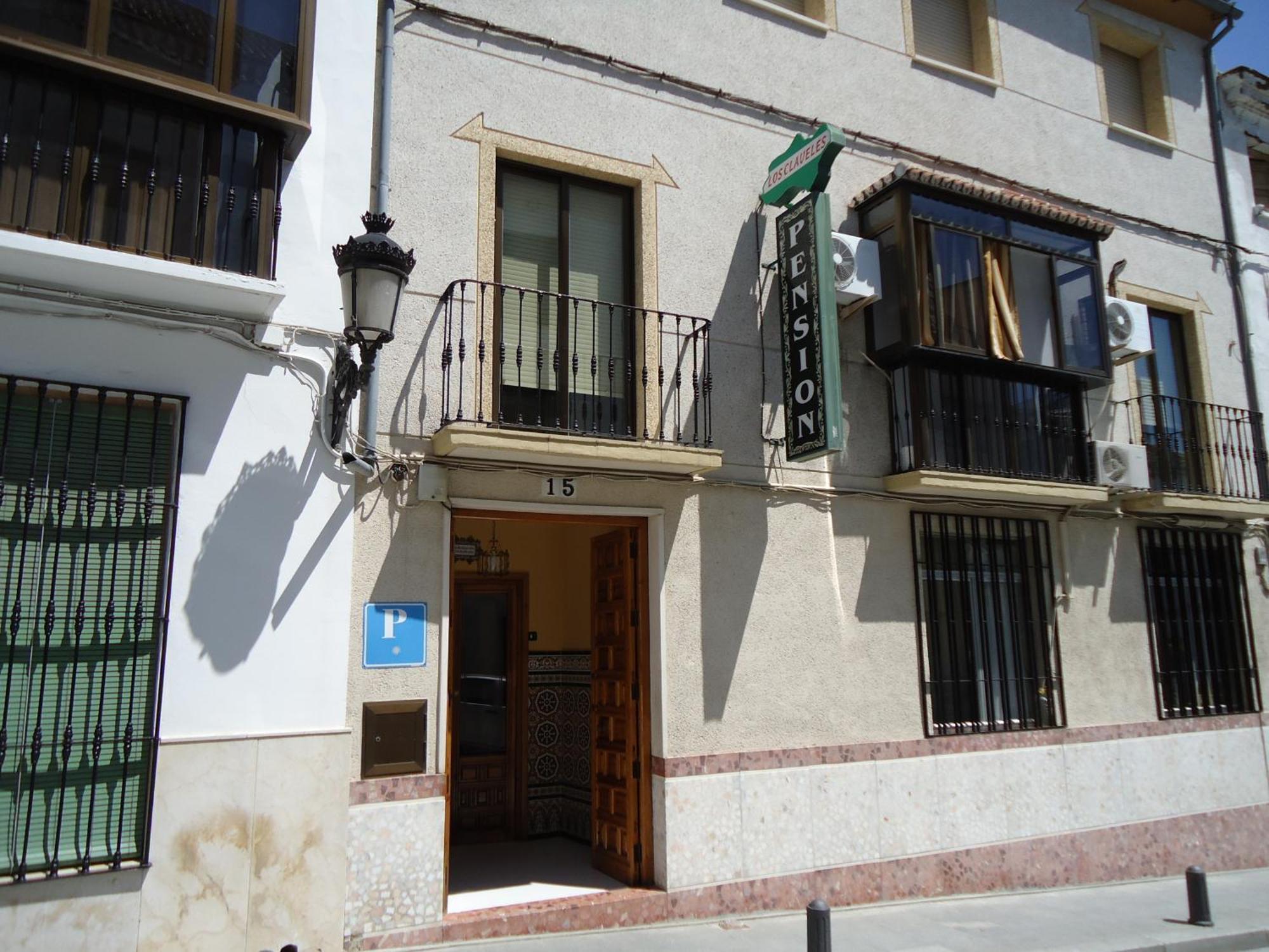 Hostal Los Claveles Baena Luaran gambar