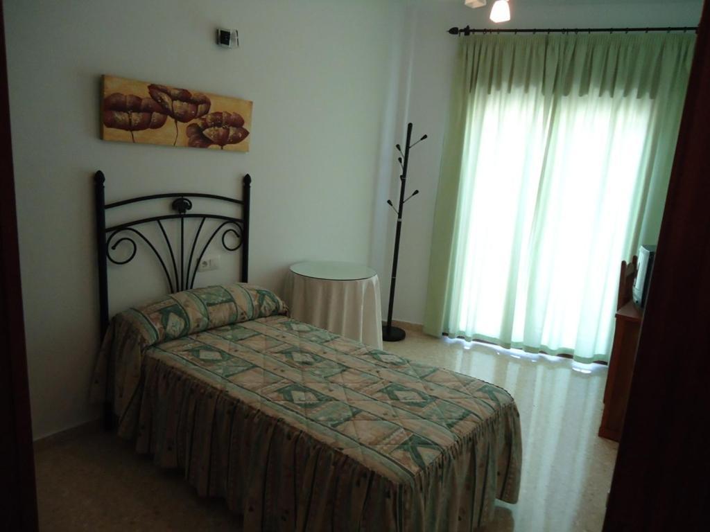 Hostal Los Claveles Baena Bilik gambar